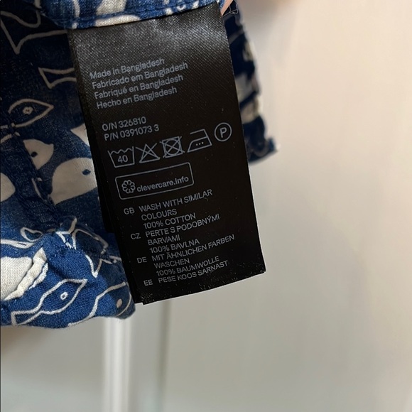 H&M Navy Blue and White Casual Button Down Shirt with Fish Pattern - Size Medium - Picture 14 of 15